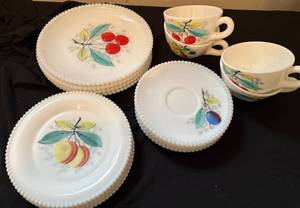 lot 33 image: Set of 4 Westmoreland Luncheon Plates and Cups