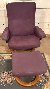 lot 36 image: Recliner with Foot Stool