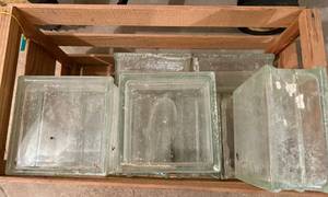 lot 50 image: 10 Glass Blocks