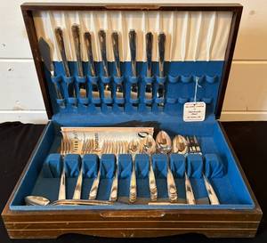 lot 58 image: Tudor Plate Silverware by Oneida