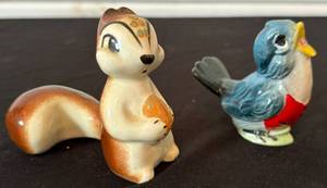 lot 89 image: Lot of 2 Vintage Figurines