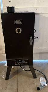 lot 103 image: Smoke Hollow Smoker