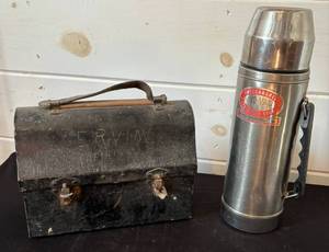 lot 122 image: Vintage Lunchbox and Thermos