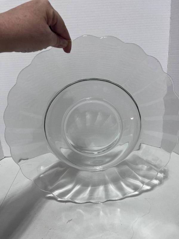 lot 112 image: Clear Glass Serving Platter 14