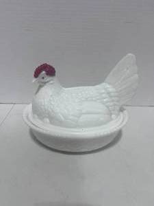 lot 2 image: Westmoreland 8 Milk Glass Hen on Nest