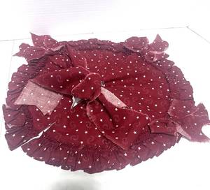 lot 35 image: Adorable Mini 16 Round Tree Skirt