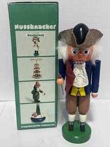 lot 44 image: Vintage German Erzgebirgische Volkskunst Nutcracker Ben Franklin with a Kite 10.5 wBox
