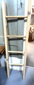 lot 80 image: Cute 5 Decorative Ladder