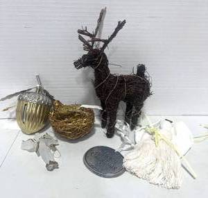 lot 94 image: 6 Misc Christmas Decorations Acorn Bell, Reindeer, Gold Bird on nest