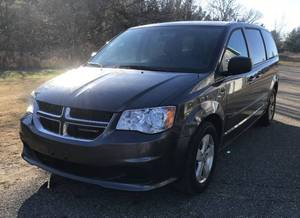 lot 2 image: 2017 Dodge Grand Caravan