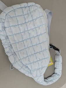 lot 25 image: Pickle O Joe Quilted Sling Bag Pickleball Bag