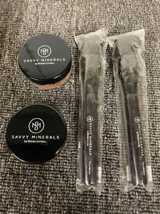 lot 86 image: Savvy Minerals by Young Living Foundation Dark No. 4 with 2 Brushes