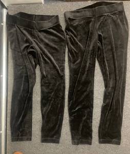 lot 184 image: Set of 2 Womens Black Velvet Leggings Size XL