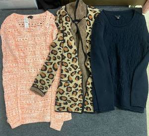 lot 193 image: Collection of 3 Talbots Womens Sweaters XSPetite