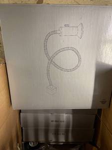 lot 253 image: Box of Adjustable Gooseneck Clamp-On Lamps HTK-048-BK