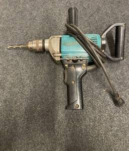 lot 260 image: Makita Electric Power Drill with Side Handle and Cord