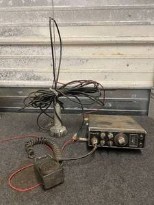 lot 263 image: Royce 609 CB Radio with Microphone and Antenna