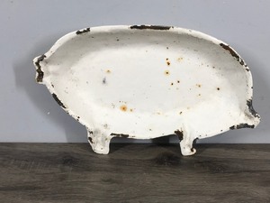 lot 265 image: Vintage Cast Iron Pig Dish
