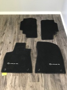 lot 269 image: Lexus RX Floor Mats