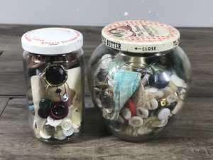 lot 282 image: 2 - Jars of Vintage Buttons