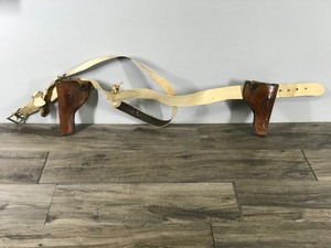 lot 319 image: Double Pistol Leather Belt Holster