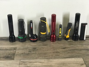 lot 364 image: Lot of 9 Flashlights