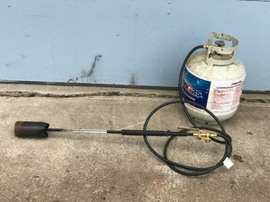 lot 4 image: 20 Gallon Propane Tank with Torch