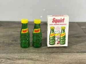 lot 426 image: Vintage Squirt Salt and Pepper Shakers in Original Box