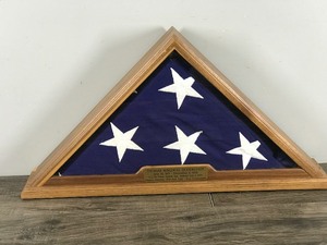 lot 450 image: American Flag with Display Case