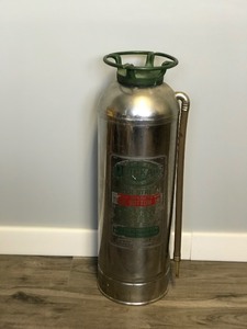 lot 192 image: Vintage General Quickaid Fire Extinguisher Model IW-500