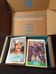 lot 163 image: Box of Braves baseball trading cards
