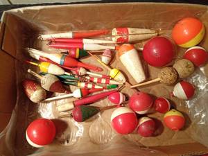 lot 137 image: Flat of vintage wood, cork and plastic fishing bobbers