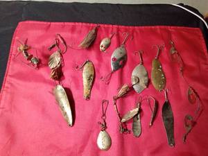 lot 141 image: Box of Daredevil spoons and spinners