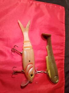 lot 135 image: 2 Vintage rubber Musky lures ( has jointed body