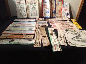 lot 124 image: Box of vintage spinners and hooks on original cards and more