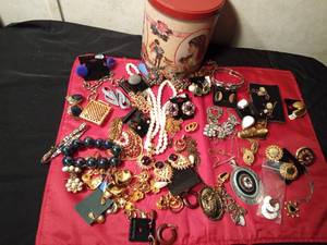 lot 103 image: Tin of vintage jewelry and more
