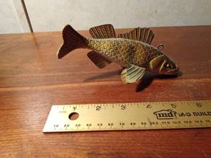 lot 96 image: 2008 Signed hand carved wood spearing fish decoy by R. Whittier