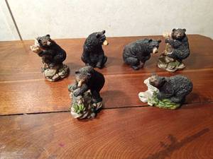 lot 99 image: Set of resin bears