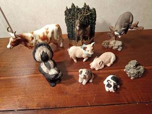 lot 89 image: Lot of ceramic figurines