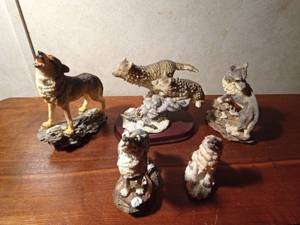 lot 91 image: Set of wolf figurines