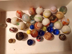lot 74 image: Vintage marbles and boulders (some have uranium)