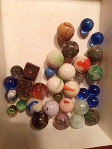 lot 81 image: Vintage marbles, boulders and more (some have uranium)