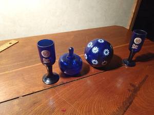 lot 82 image: Cobalt blue glass and ceramic items