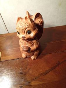 lot 87 image: Squirrel ceramic cookie jar by Ayners