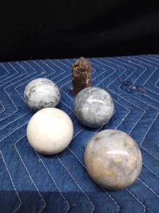 lot 68 image: 4 Marble balls and an agate sphere