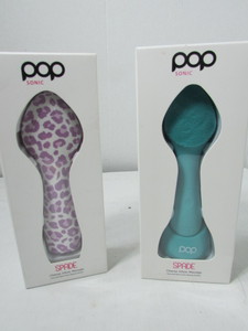 lot 109 image: Pop Sonic Facial Tools