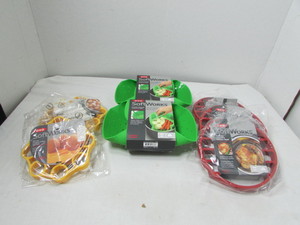 lot 115 image: Softworks Silicone Pressure Cooker Accessories