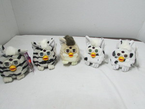 lot 131 image: Vintage Furbie Buddies
