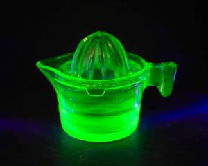 lot 11 image: Uranium Glass Handy Andy Juicer