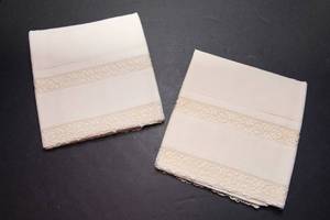 lot 42 image: Beautiful Vintage Cotton Hand-Tatted Embroidered Pillowcases